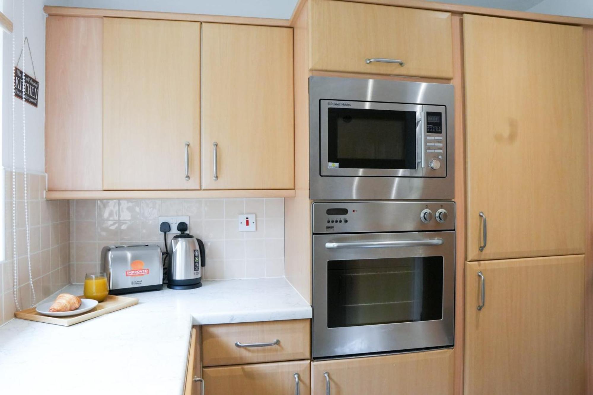 Whole 2-Bed Apartment - Contractors, Professionals, Ulez Free, Free Parking, B'Ham City 10Mins Birmingham Esterno foto