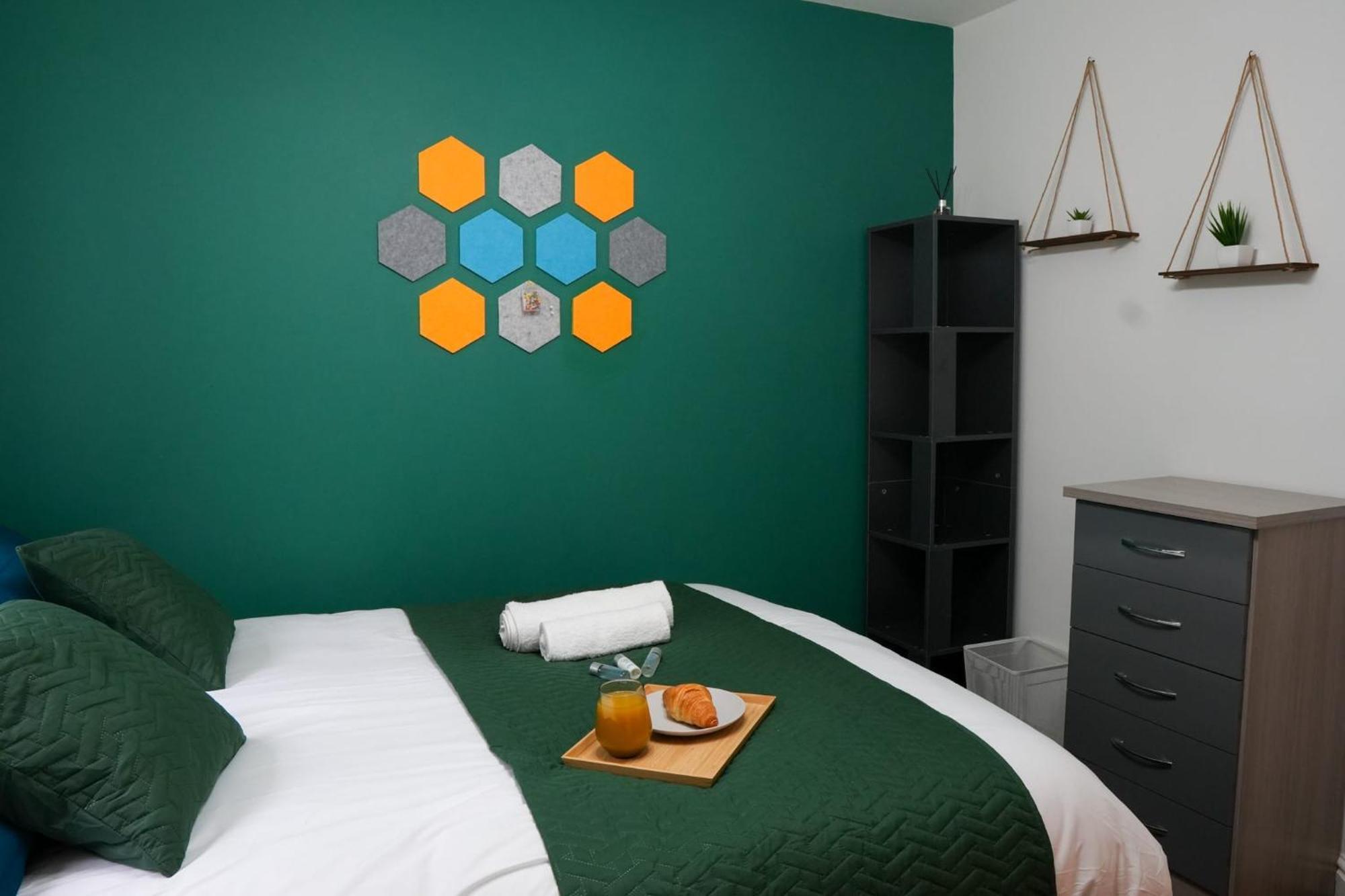 Whole 2-Bed Apartment - Contractors, Professionals, Ulez Free, Free Parking, B'Ham City 10Mins Birmingham Esterno foto
